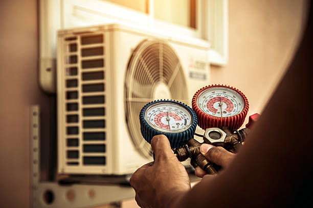 Professional Ac Installation technician working in Hempstead, TX